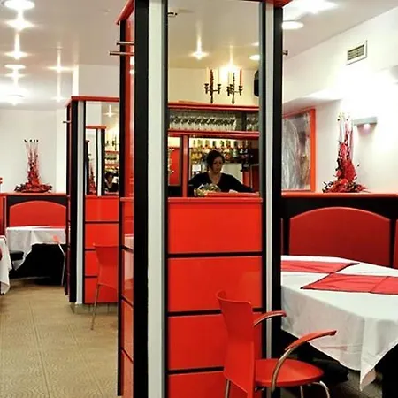 מלון Corner & Kavehaz 3*