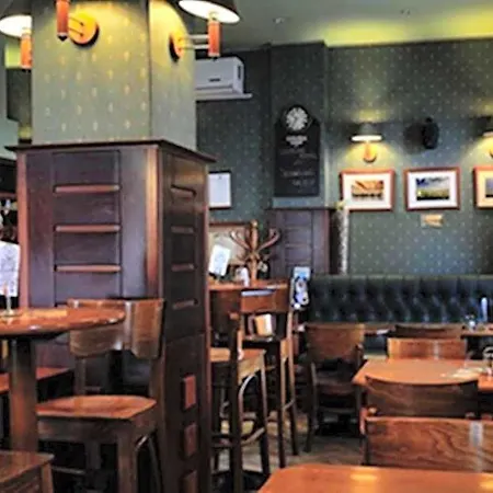 Corner & Kavehaz 호텔 Dunaújváros