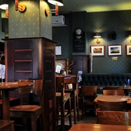 Corner & Kavehaz Dunaújváros