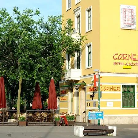 מלון Corner & Kavehaz Dunaújváros