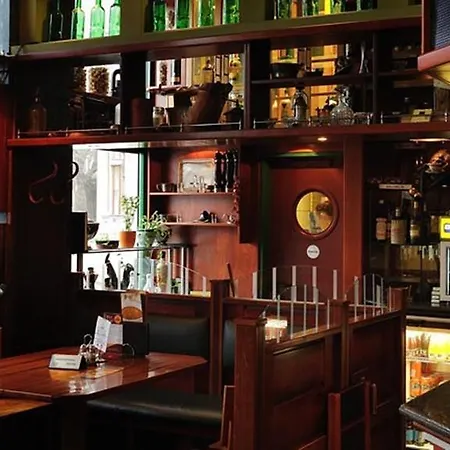 Corner & Kavehaz Dunaújváros