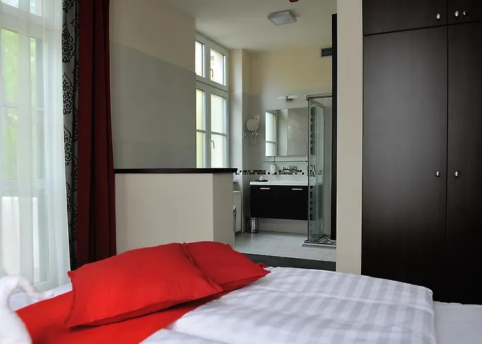 Corner & Kavehaz Hotel 3*
